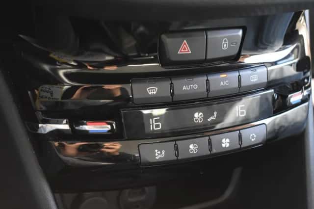 Peugeot 2008 (2013) thumbnail 28
