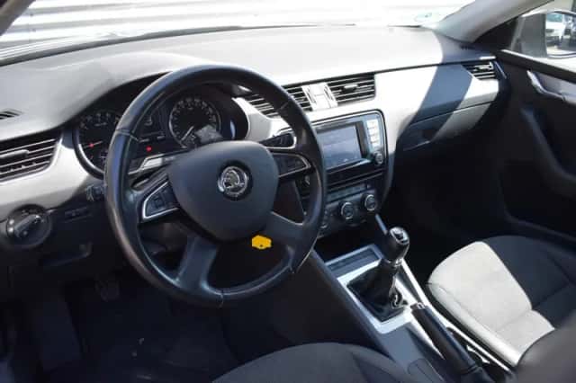 Škoda Octavia (2014) thumbnail 14