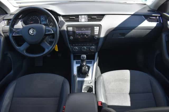 Škoda Octavia (2014) thumbnail 15