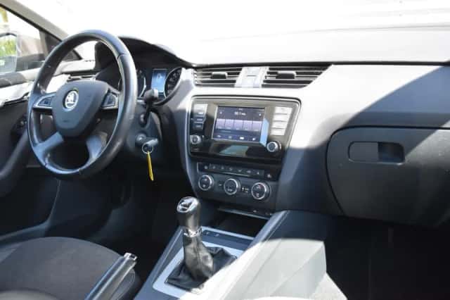 Škoda Octavia (2014) thumbnail 16