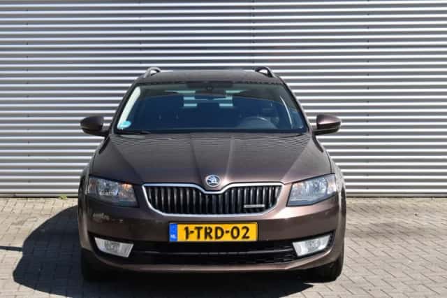 Škoda Octavia (2014) thumbnail 3