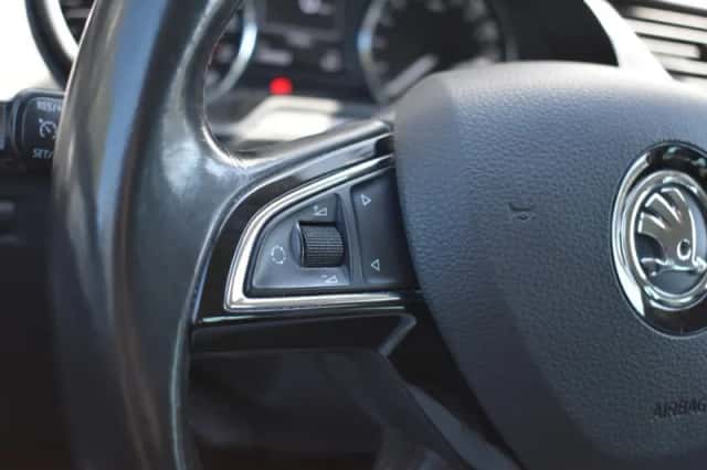 Škoda Octavia (2014) thumbnail 21