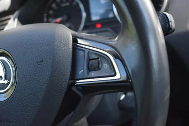 Škoda Octavia (2014) thumbnail 25