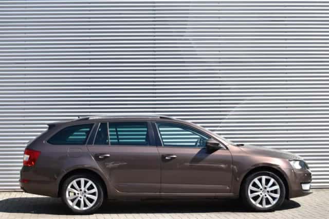 Škoda Octavia (2014) thumbnail 4