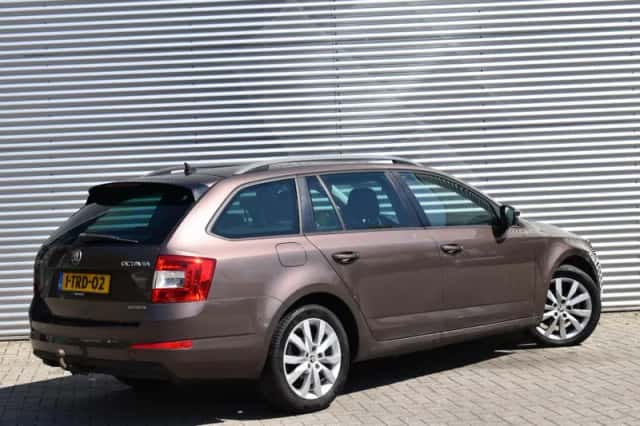 Škoda Octavia (2014) thumbnail 5