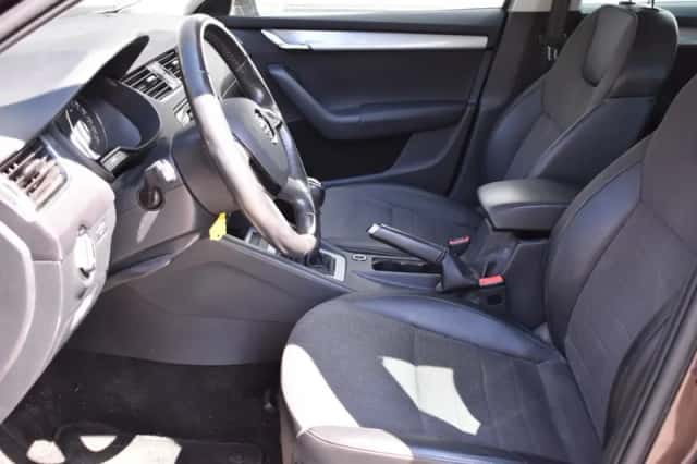 Škoda Octavia (2014) thumbnail 9