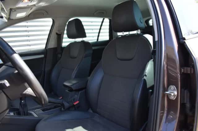 Škoda Octavia (2014) thumbnail 10
