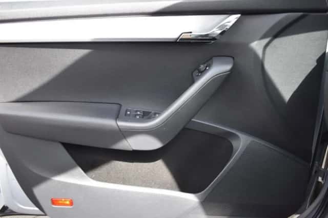 Škoda Octavia (2014) thumbnail 14