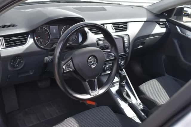 Škoda Octavia (2014) thumbnail 19