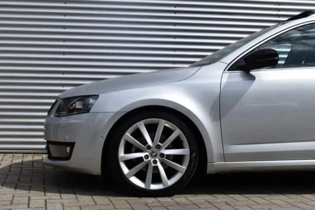 Škoda Octavia (2014) thumbnail 3