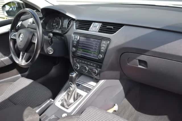 Škoda Octavia (2014) thumbnail 38