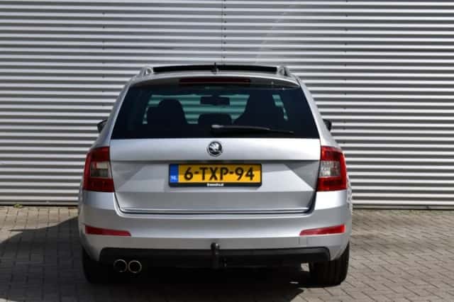 Škoda Octavia (2014) thumbnail 10
