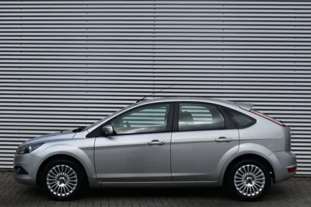 Ford Focus (2008) thumbnail 2