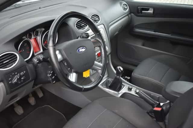 Ford Focus (2008) thumbnail 12