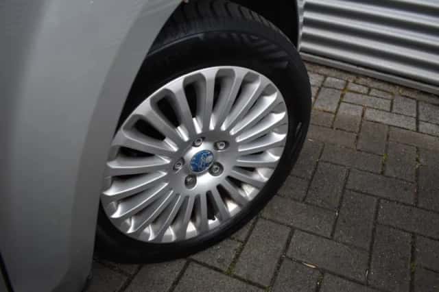 Ford Focus (2008) thumbnail 5
