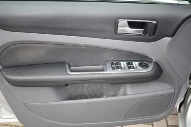 Ford Focus (2008) thumbnail 10