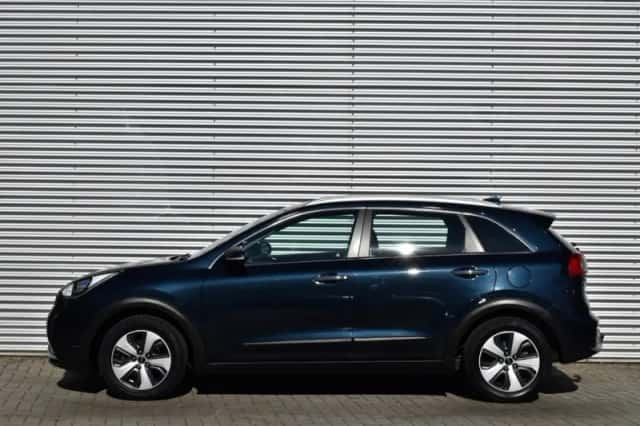 Kia Niro (2017) thumbnail 2
