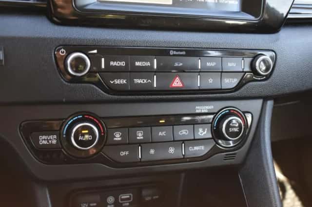 Kia Niro (2017) thumbnail 24
