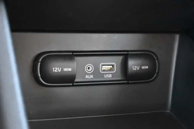 Kia Niro (2017) thumbnail 26