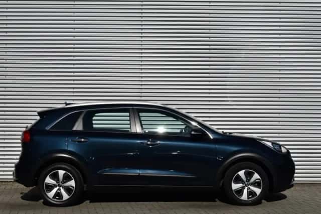 Kia Niro (2017) thumbnail 4