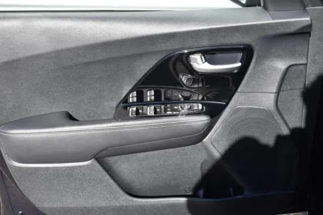 Kia Niro (2017) thumbnail 10