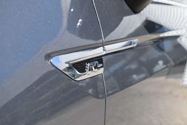 Volkswagen Tiguan (2019) thumbnail 2