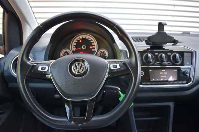 Volkswagen Up (2018) thumbnail 17
