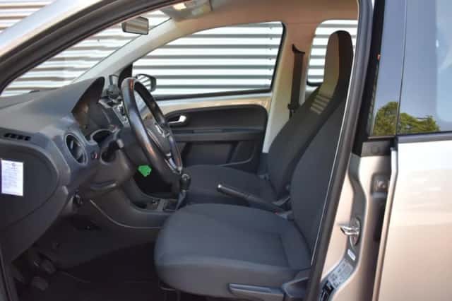 Volkswagen Up (2018) thumbnail 3