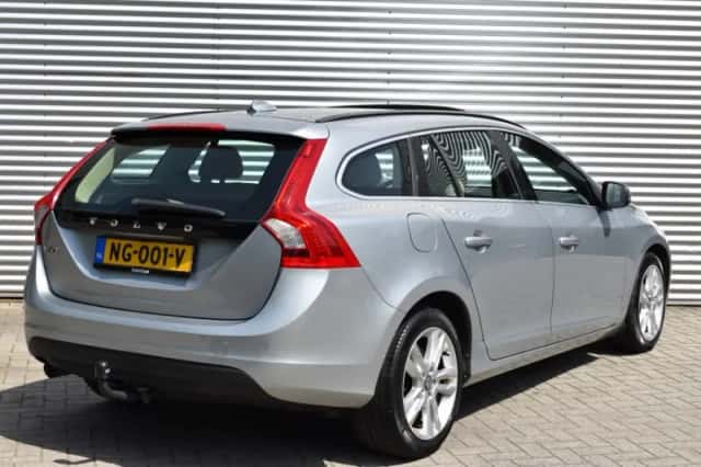 Volvo V60 (2013) thumbnail 3