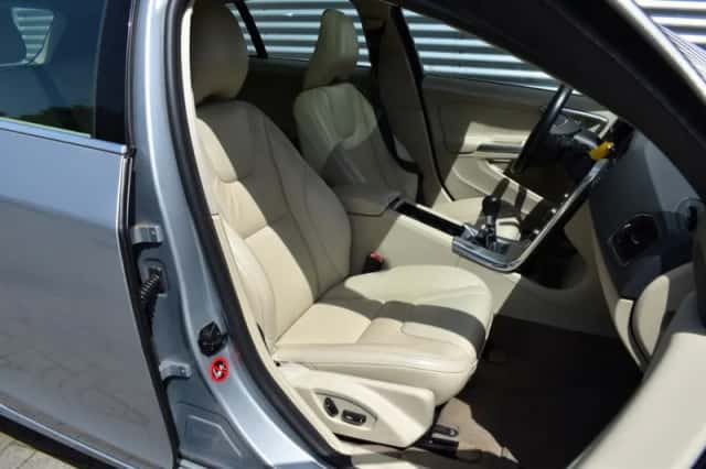 Volvo V60 (2013) thumbnail 36