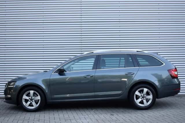 Škoda Octavia (2020) thumbnail 3