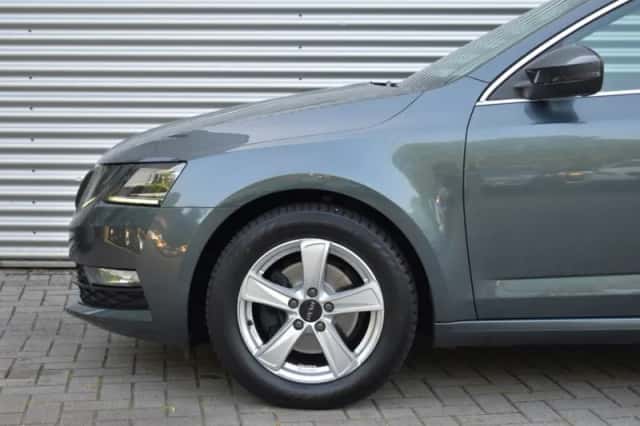 Škoda Octavia (2020) thumbnail 4