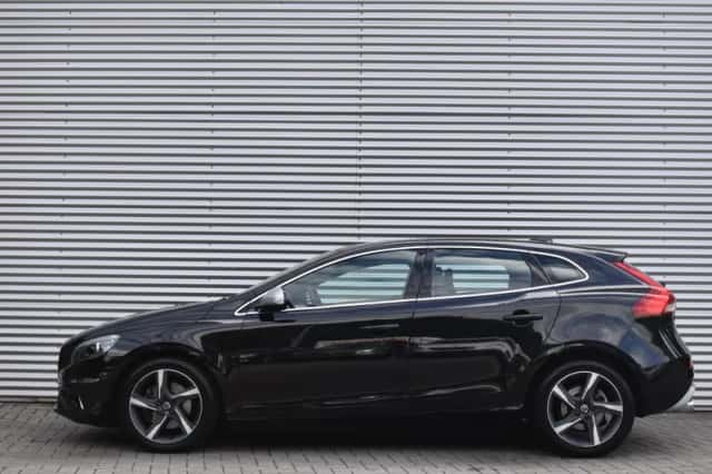 Volvo V40 (2015) thumbnail 2