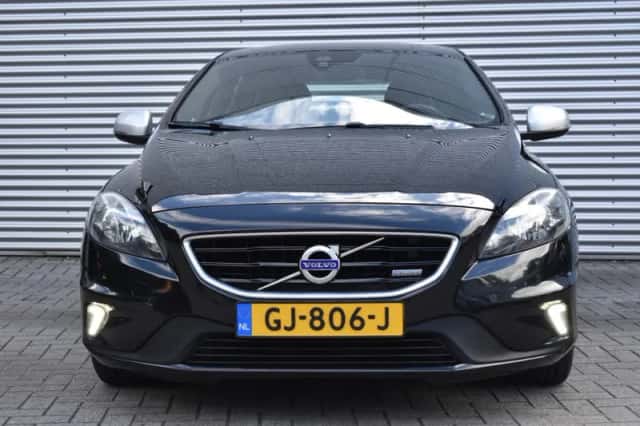 Volvo V40 (2015) thumbnail 3