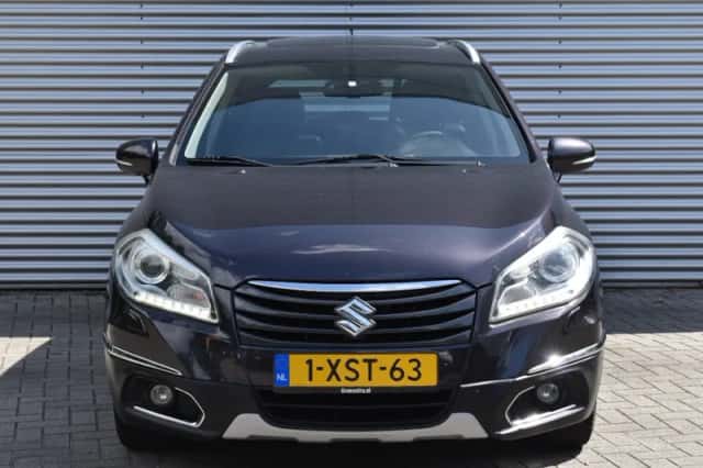 Suzuki SX4 S-Cross (2015) thumbnail 5