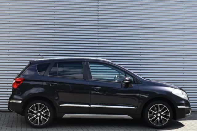 Suzuki SX4 S-Cross (2015) thumbnail 6