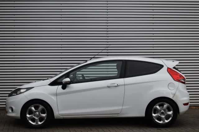 Ford Fiesta (2010) thumbnail 4