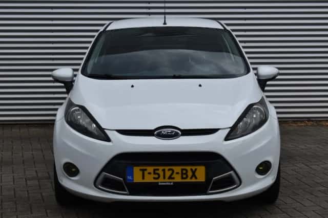 Ford Fiesta (2010) thumbnail 5