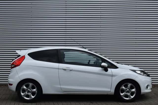 Ford Fiesta (2010) thumbnail 6