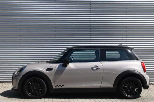 MINI Cooper (2022) thumbnail 2
