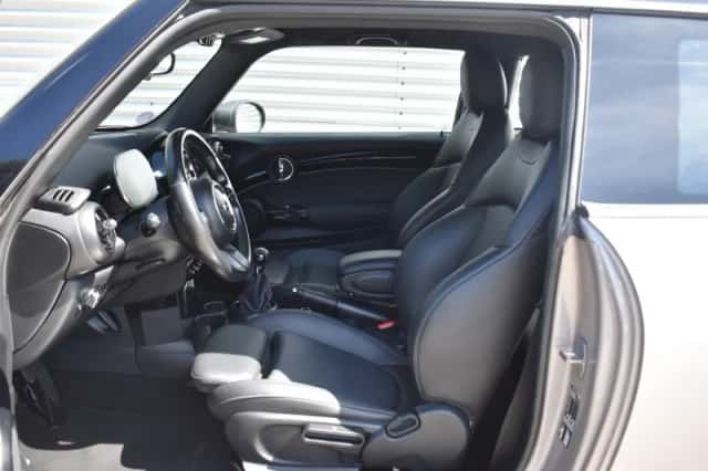MINI Cooper (2022) thumbnail 3
