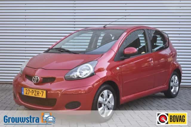 Toyota Aygo (2011) thumbnail 1