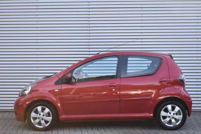 Toyota Aygo (2011) thumbnail 2