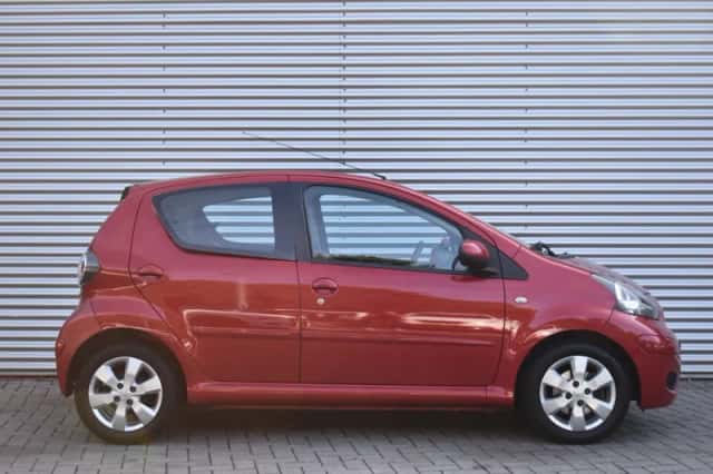 Toyota Aygo (2011) thumbnail 3