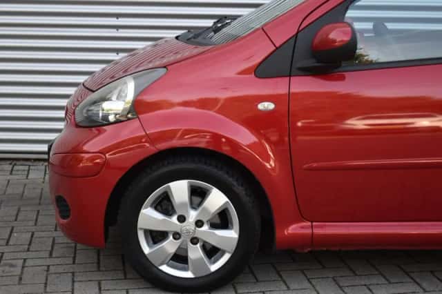 Toyota Aygo (2011) thumbnail 4