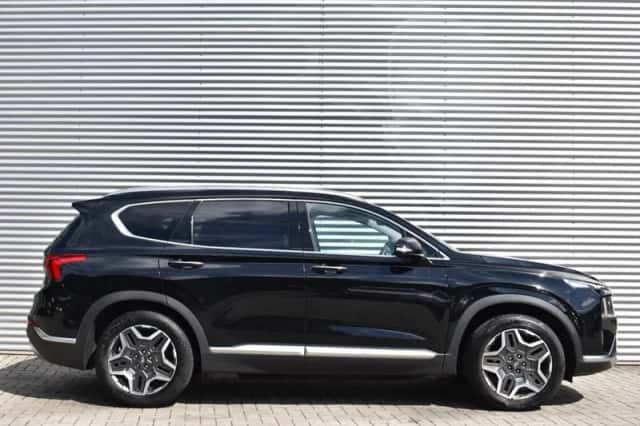 Hyundai Santa Fe (2023) thumbnail 3