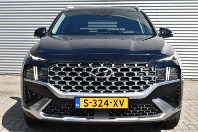 Hyundai Santa Fe (2023) thumbnail 4