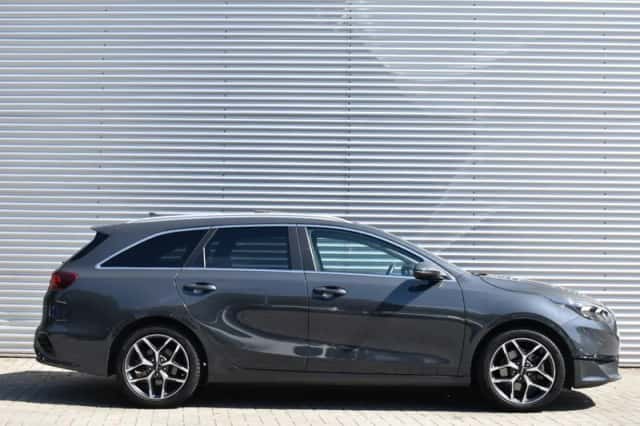 Kia Ceed (2024) thumbnail 3