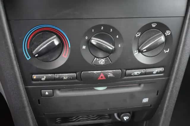Saab 9-3 (2005) thumbnail 19