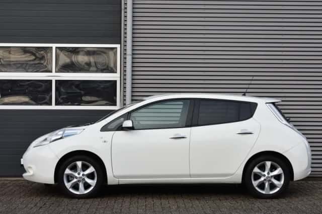 Nissan Leaf (2016) thumbnail 2